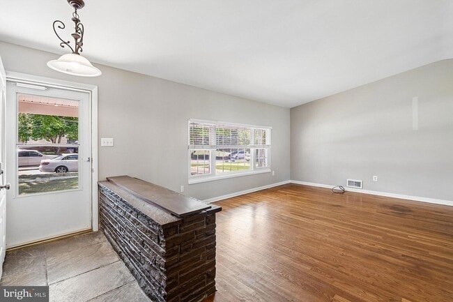 Building Photo - 1103 Playford Ln