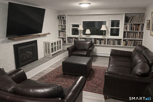 Building Photo - 201 Seneca Dr