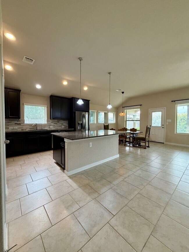Building Photo - 646 Ridge Lawn Dr