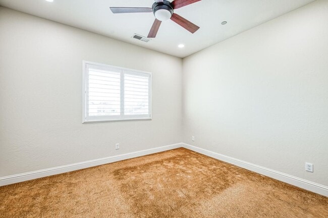 Building Photo - 10509 N Sierra Vista Ave