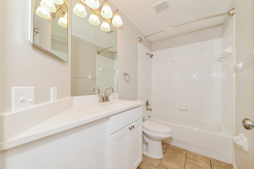 Building Photo - 12432 Tree Pointe Ct