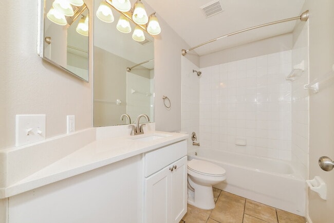 Building Photo - 12432 Tree Pointe Ct