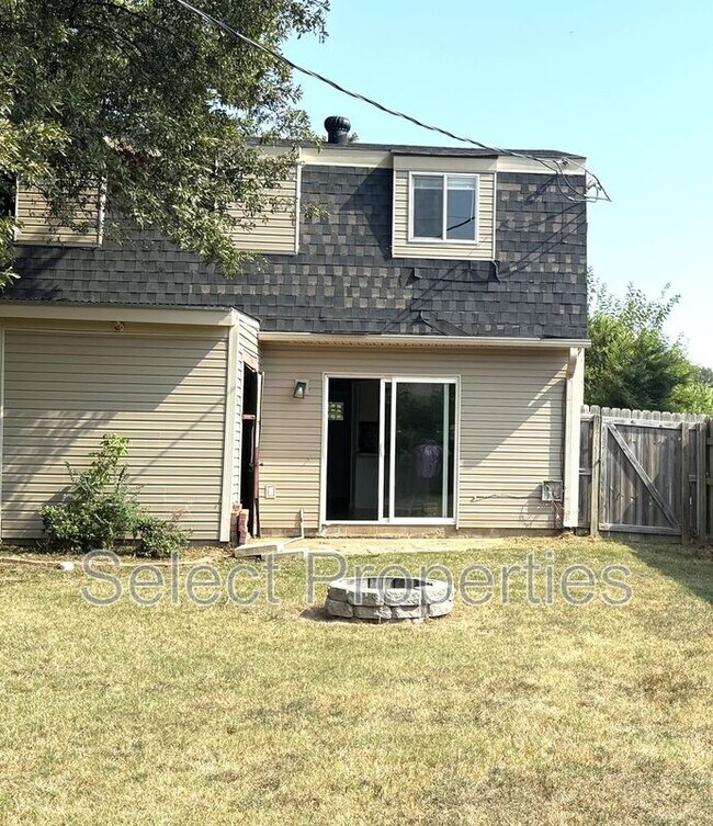 Building Photo - 2213 Spence Cir