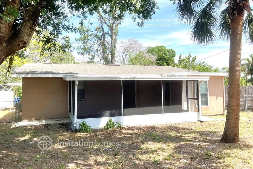 Building Photo - 4315 19th Ave W
