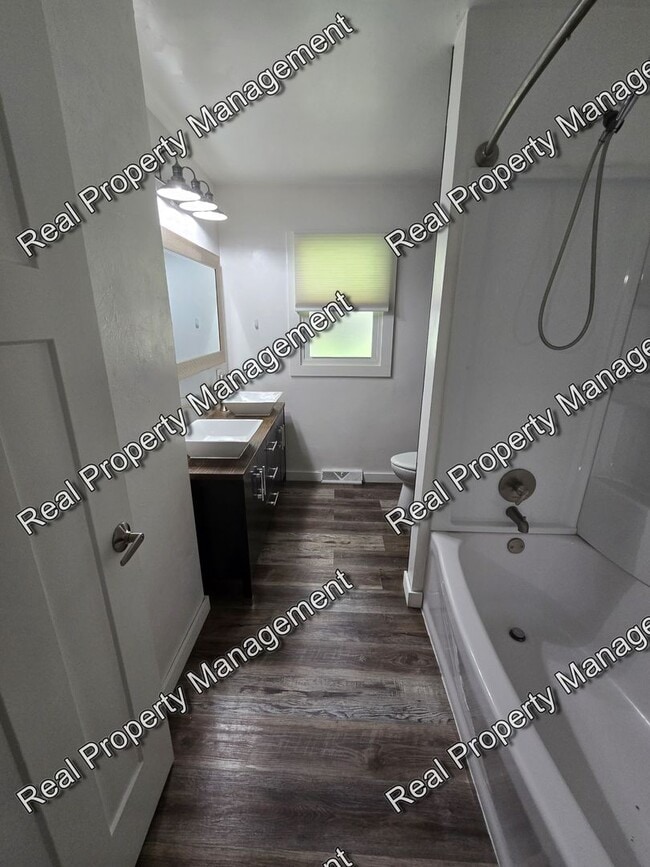 Building Photo - Updated Three Bedroom SFH
