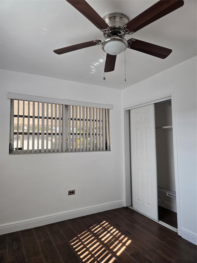 Building Photo - 2606 Alcazar Dr