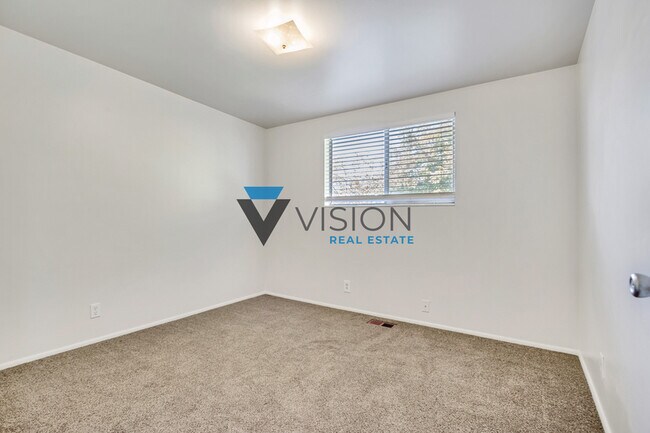 Building Photo - 558 E 3665 S