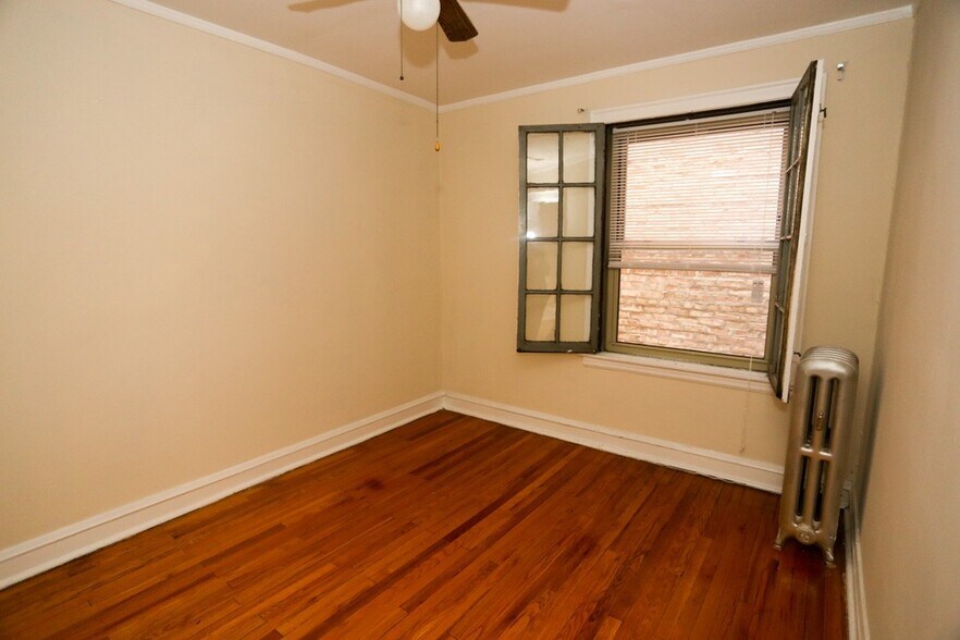 Building Photo - 543 W Surf St