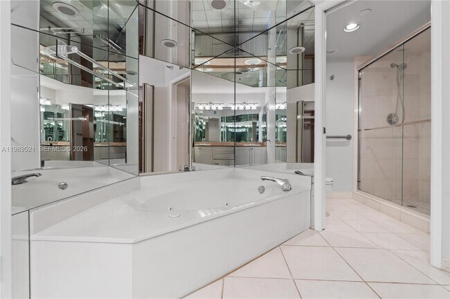 Building Photo - 19101 NE 36th Pl