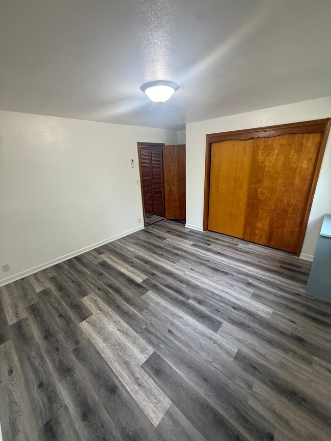 Building Photo - 657 Plum St