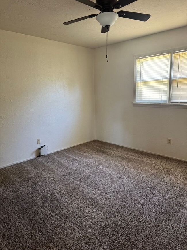 Building Photo - 1509 S Avenue F