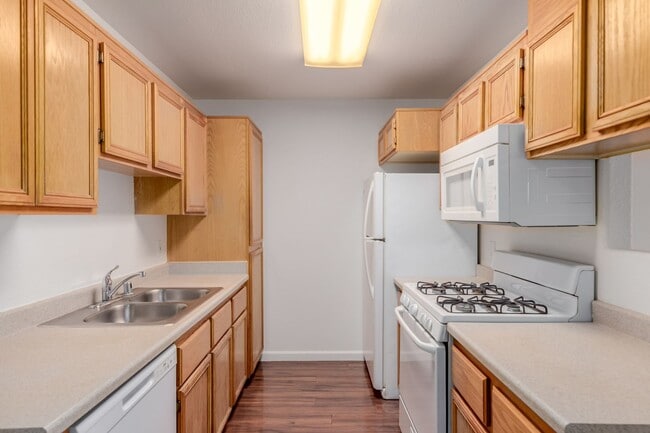 Building Photo - NEW APPLIANCES!  EXCELLENT CONDO IN GATED COMMUNITY LOCATED NORTHEAST OF LAS VEGAS*HCVP CONSIDERED!!