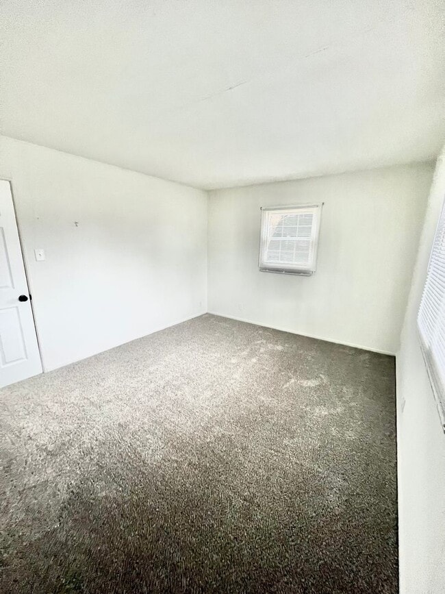 Building Photo - New Listing! 3 bedroom House!