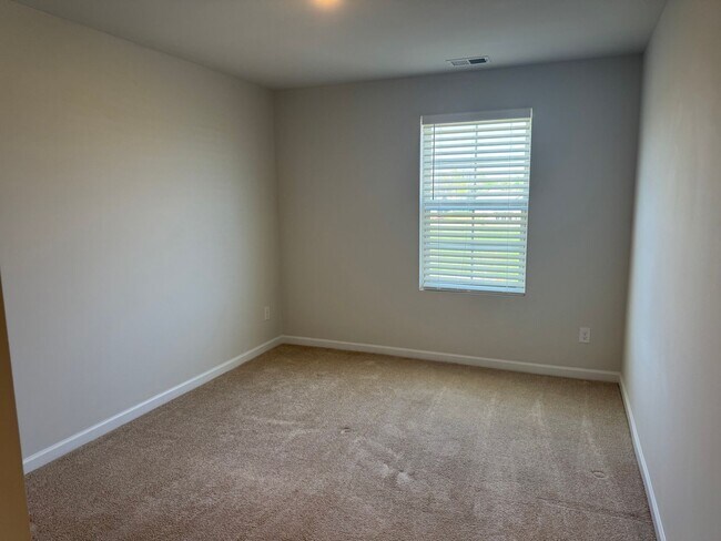 Building Photo - Great 3BR Home