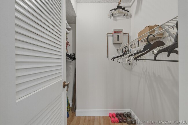 Building Photo - 371 S Hollybrook Dr