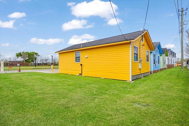 Building Photo - 11357 Gil Rodriguez Lp W