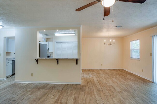 Building Photo - 266 S Villas Ct