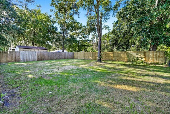Building Photo - 2126 Center Way