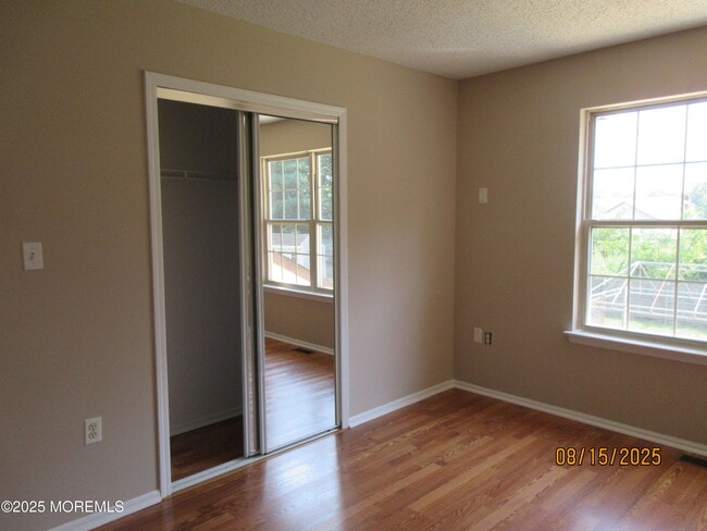 Building Photo - 29 Longbrook Ln