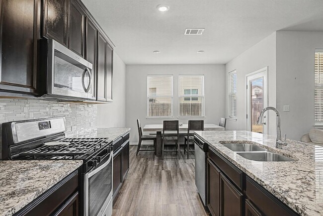 Building Photo - 5404 Bellissima Way