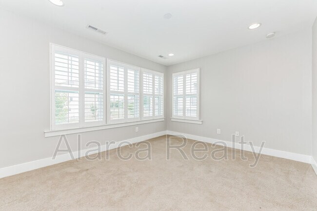 Building Photo - 3246 Moss Ln