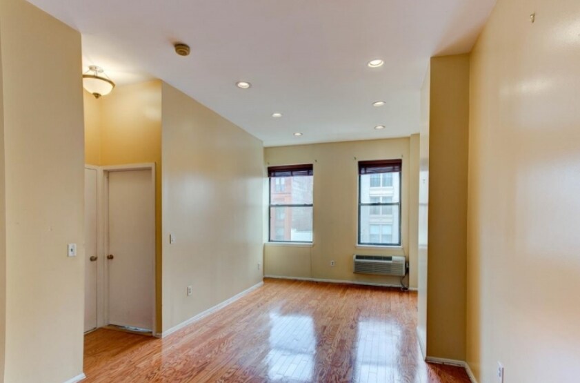 Building Photo - 111 Mulberry St