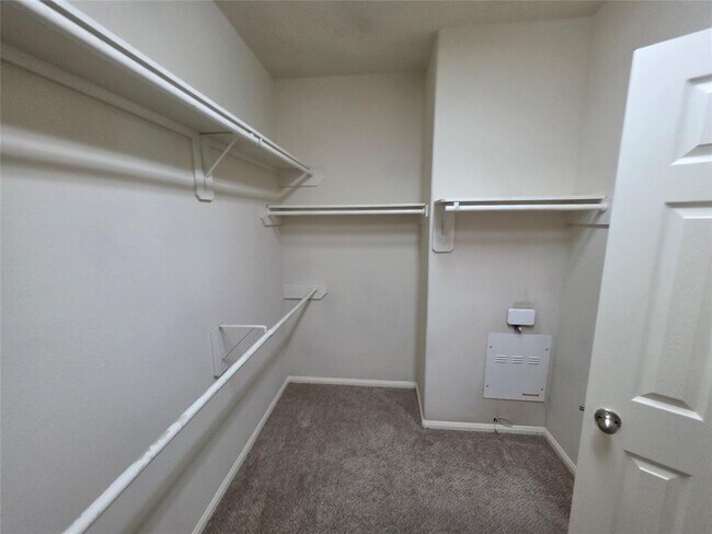 Building Photo - 22023 Cascade Hollow Ln