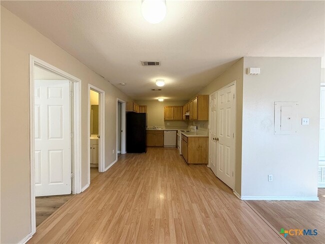 Building Photo - 898 Advance St