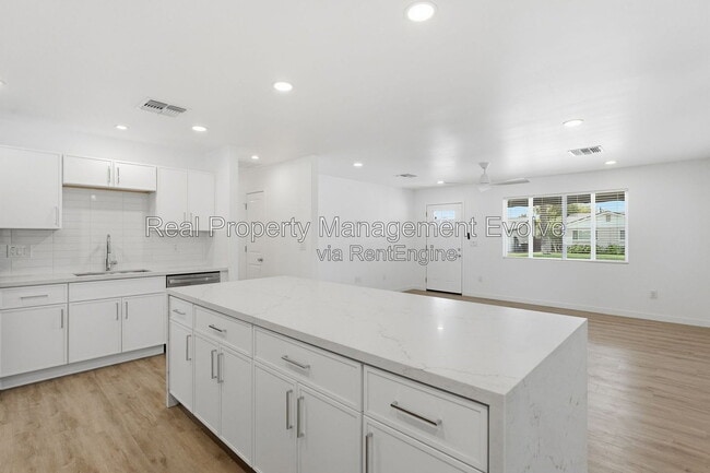 Building Photo - 7314 E Diamond St