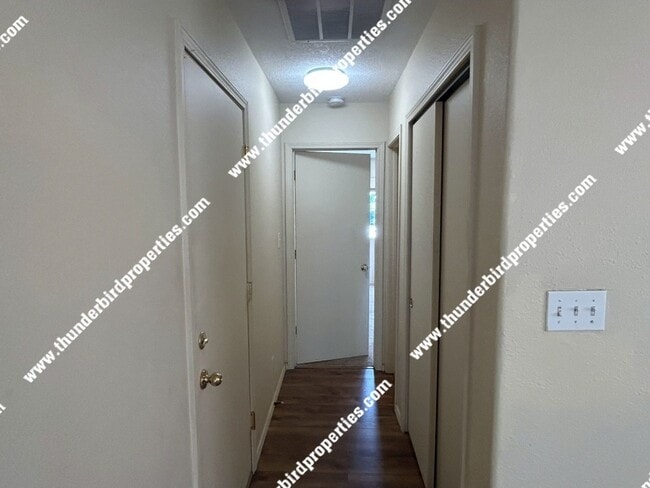 Building Photo - Gated Community available NOW!