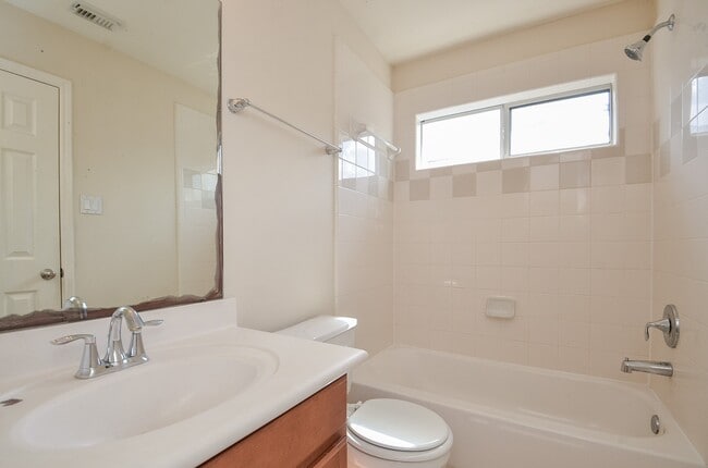 Building Photo - 5218 Lacey Oak Meadow Dr