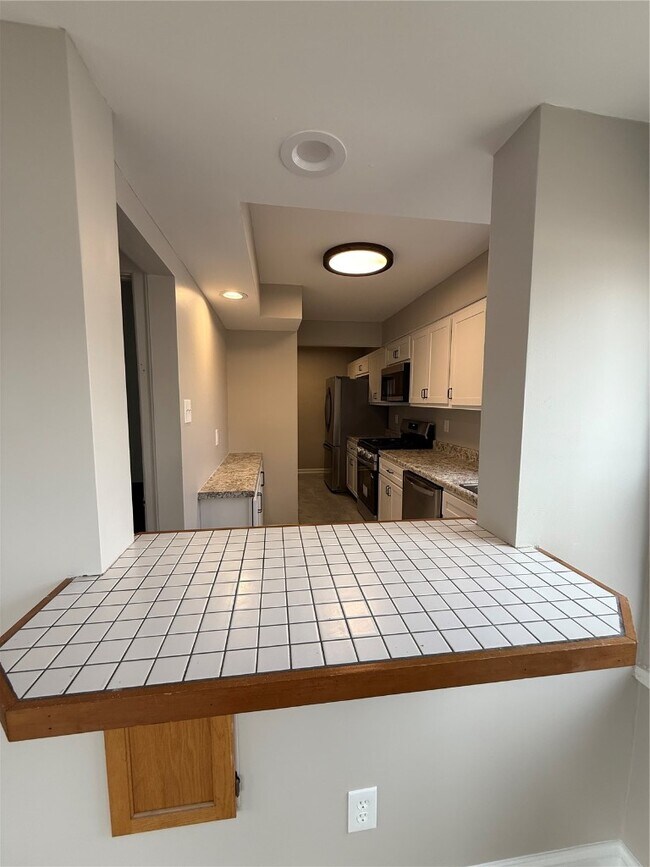 Building Photo - 7128 Yates St