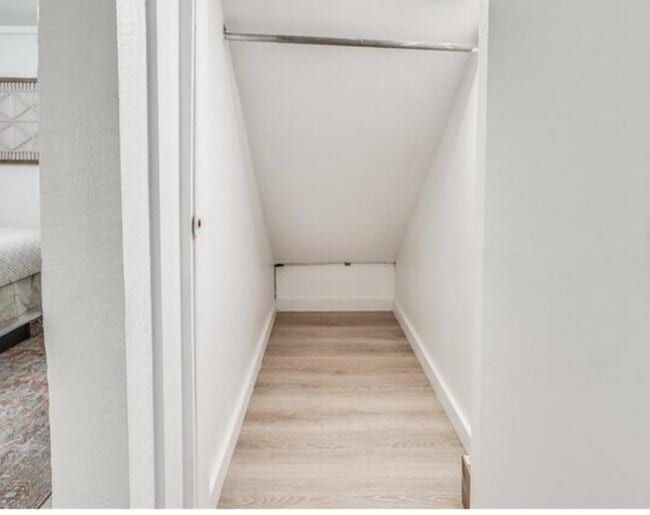 Building Photo - 263 S Quaker Ln