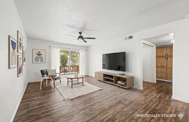 Building Photo - 2121 W Royal Palm Rd