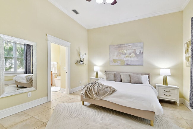 Building Photo - 607 S Orleans Ave