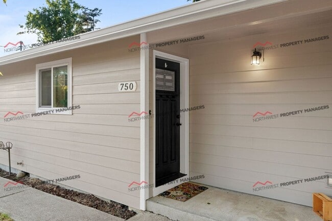 Building Photo - STATUS: AVAILABLE | R37 | $2495