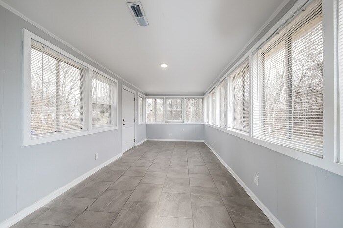 Building Photo - 4025 Oak Ridge Dr