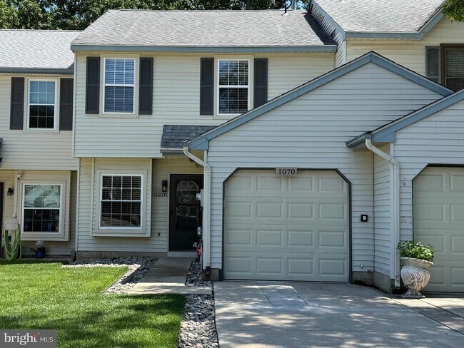 Building Photo - 1070 Baywood Dr