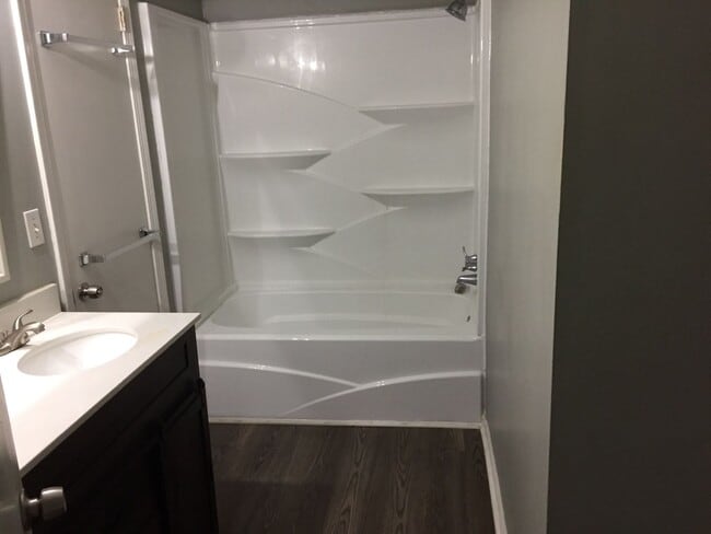 Building Photo - NOW AVAILABLE!! MOVE IN SPECIAL