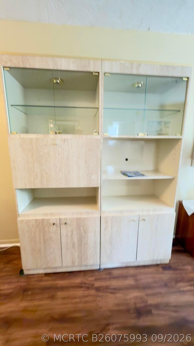 Building Photo - 2801 Somerset Dr