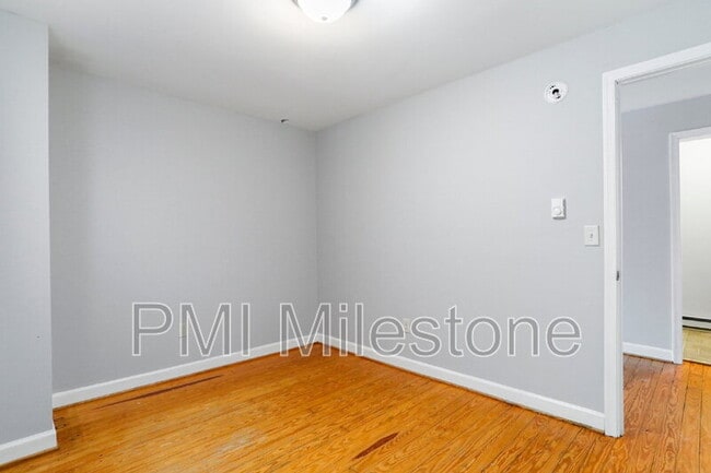 Building Photo - 721 2nd St