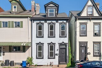 Building Photo - 2 bed 1 bath - great location, spacious, l...