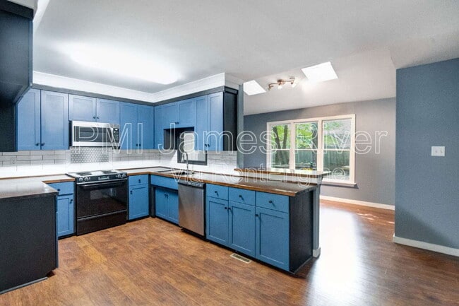 Building Photo - 400 Grinell Dr