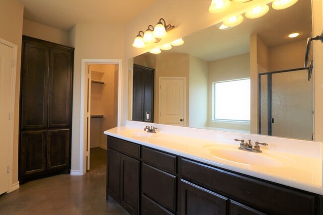 Building Photo - Stallion 3101 - 3105