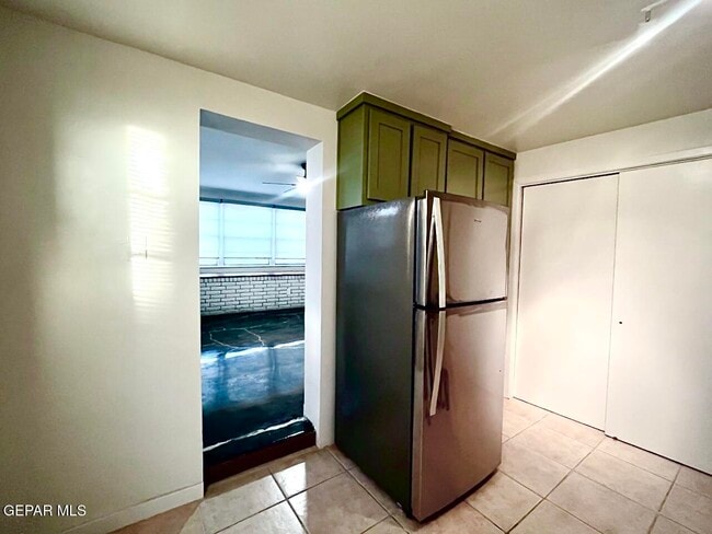 Building Photo - 1203 Madeline Dr