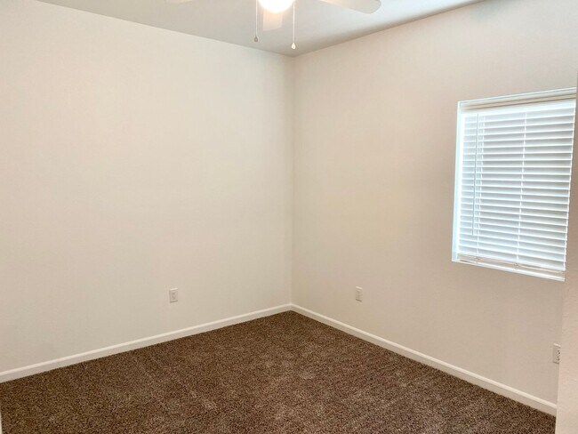 Building Photo - 1326 S Santa Fe St