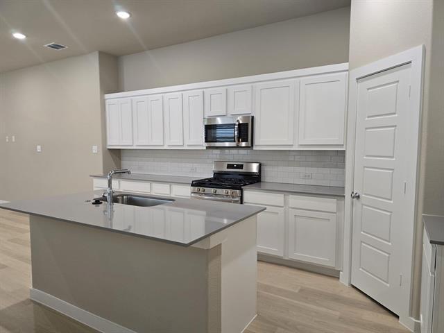 Building Photo - 3905 White Rock Dr