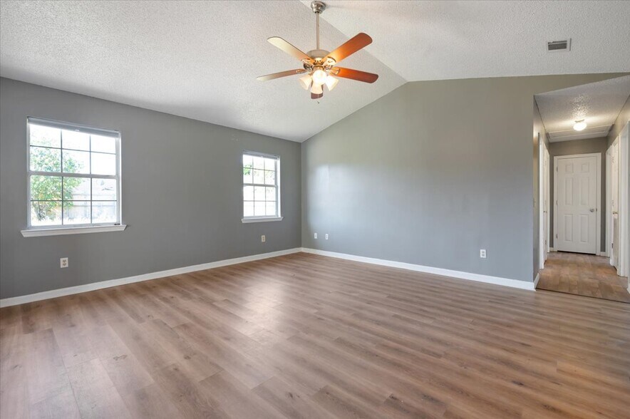 Building Photo - 756 Melissa Dr