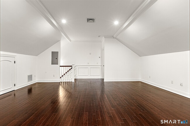 Building Photo - 93 Mansfield Ave