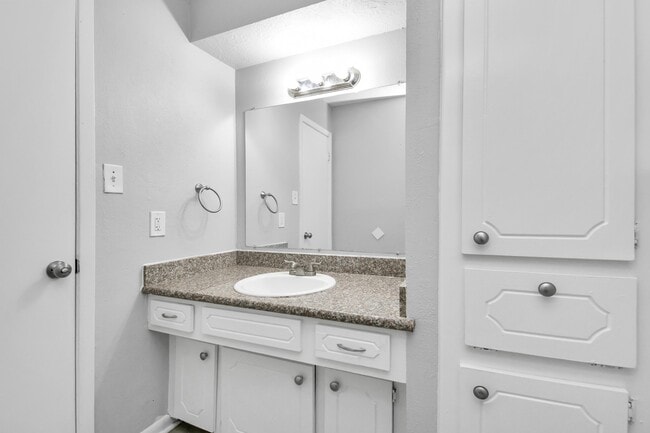 Building Photo - 24118 Spring Gum Dr